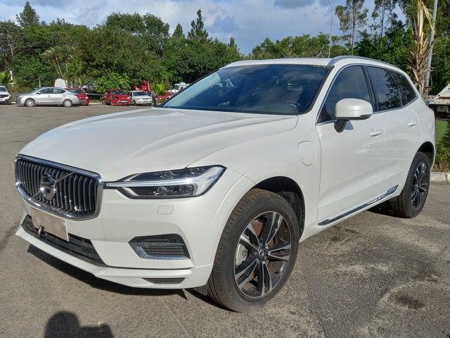 LOTE 039 XC60 T8 MOMENTUM 2020/2021 
