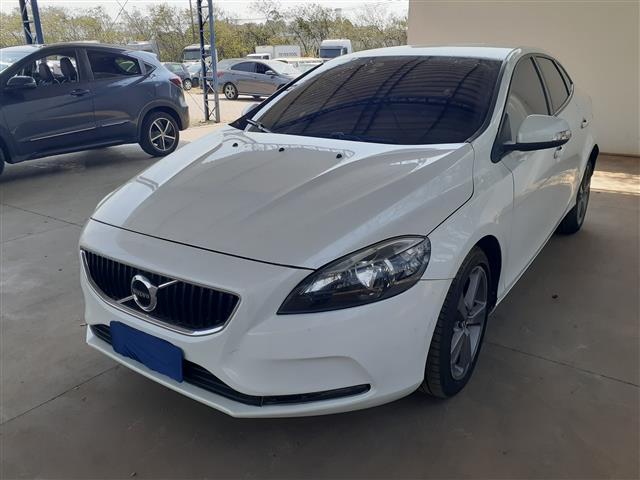 LOTE 044 V40 2.0 T4 KINET 2018/2018 