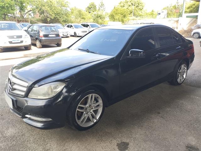 LOTE 047 MERCEDES-BENZ C 180 